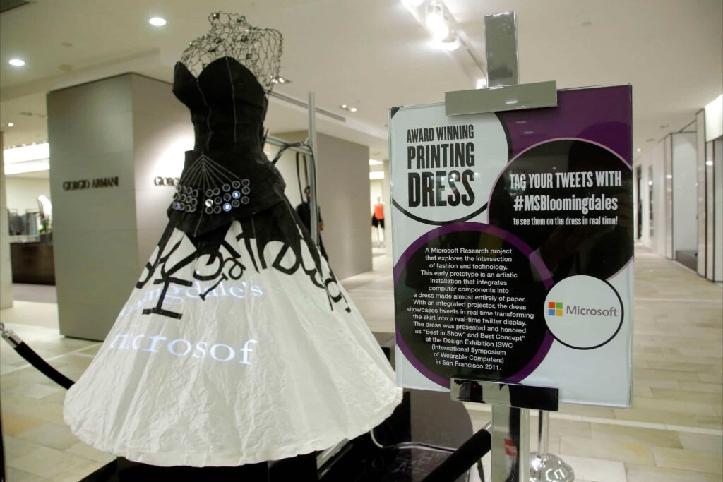 Microsoft mostró un vestido con tweets