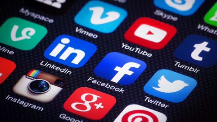 7 tendencias social media que gobernarán las redes sociales en 2017 2 dispotivos-moviles-redes-sociales