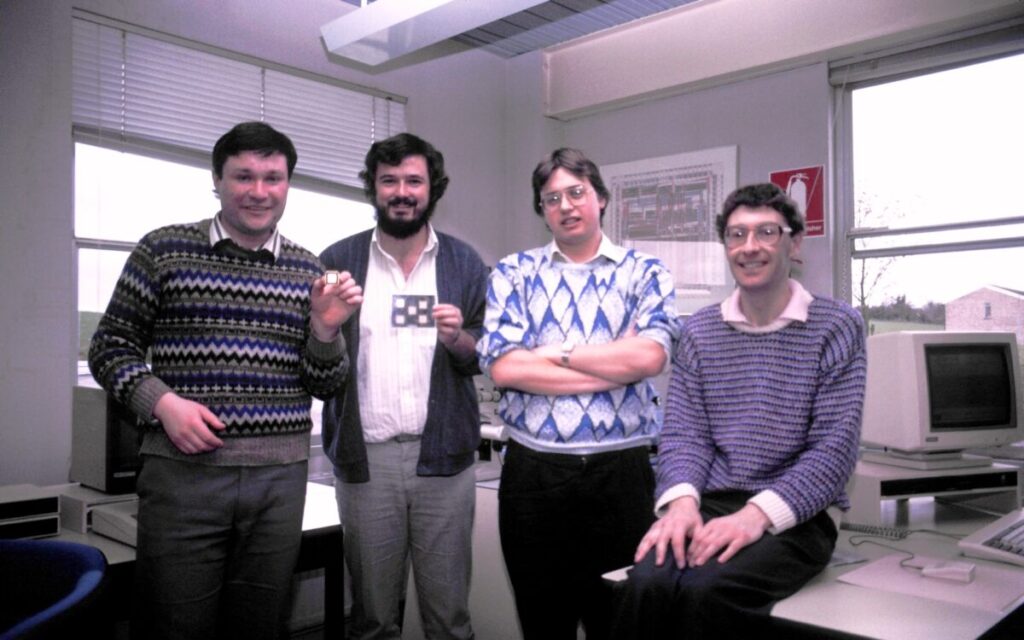 ARM cumple 40 años: la arquitectura británica que conquistó el mundo del hardware 1 1989 The ARM3 chip design team